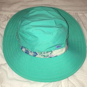 REI girls hiking hat